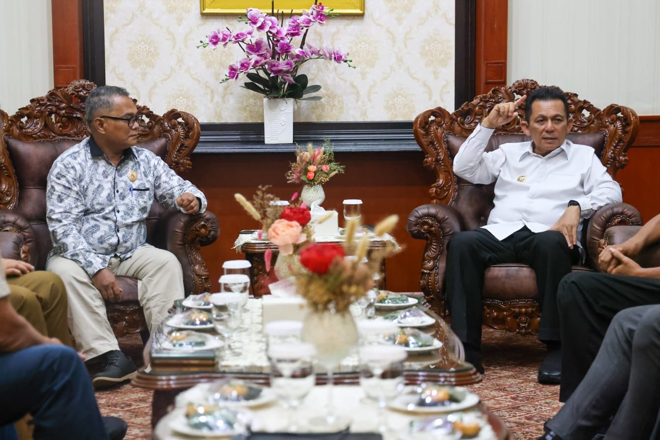 Terima Laporan KI Kepri, Gubernur Ansar Targetkan Seluruh OPD Raih Predikat Informatif pada 2026