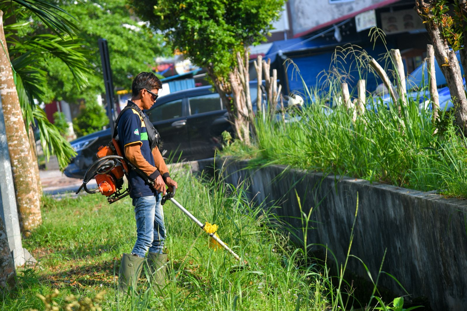 Jaga Gerbang Utama Daerah, Gubernur Ansar Pimpin Gotong Royong Massal di Jalan Bandara RHF