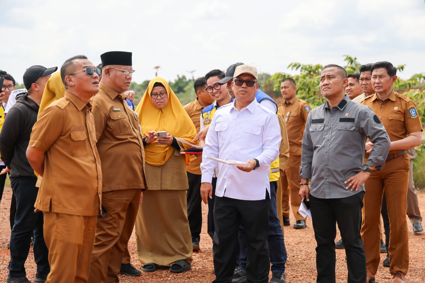 Wagub Kepri dan Kepala BNPT RI Tinjau Calon Lokasi Sekolah Rakyat di Dompak