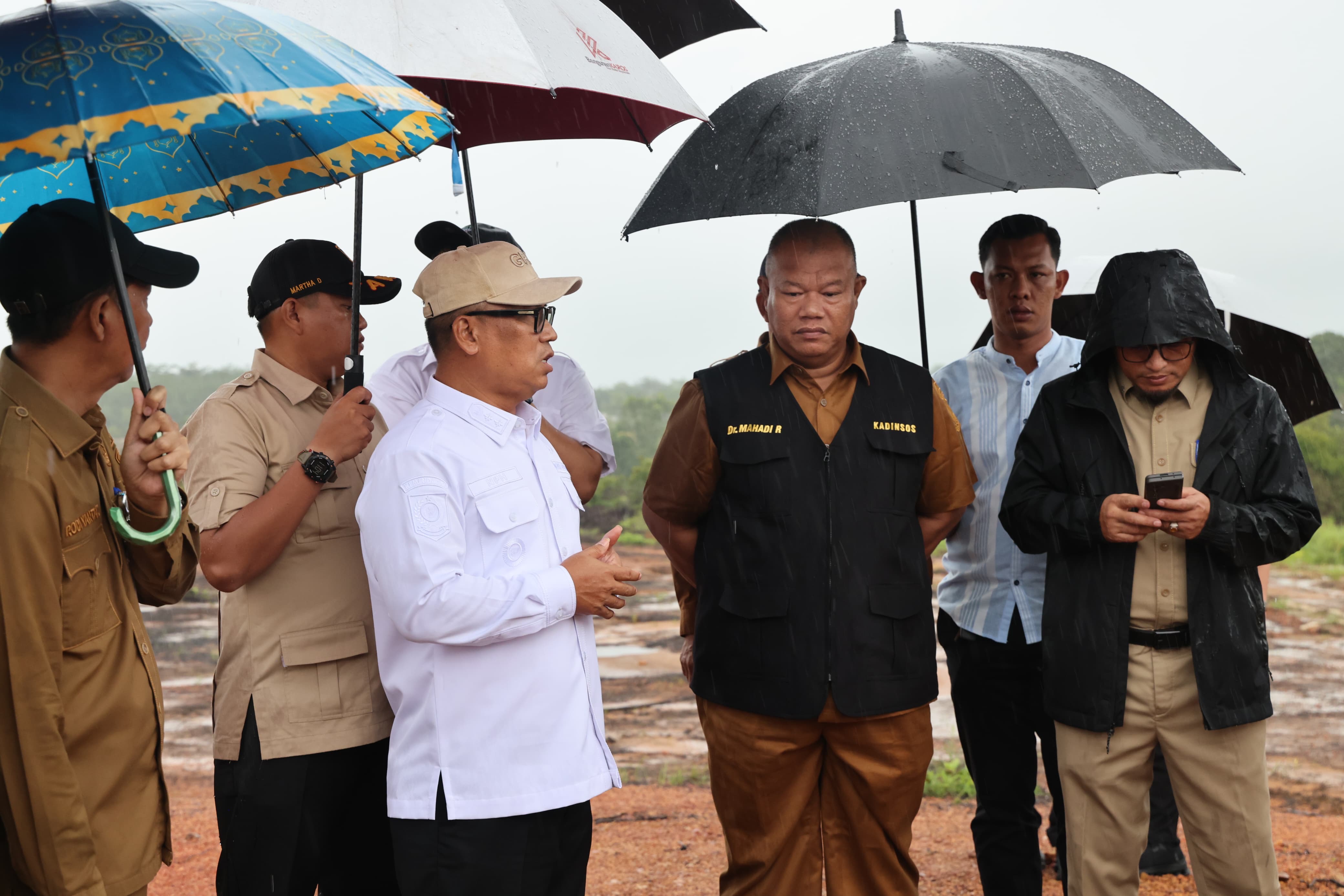 Menembus Hujan Demi Sekolah Rakyat, Wagub Nyanyang Pastikan Persiapan Berjalan Cepat