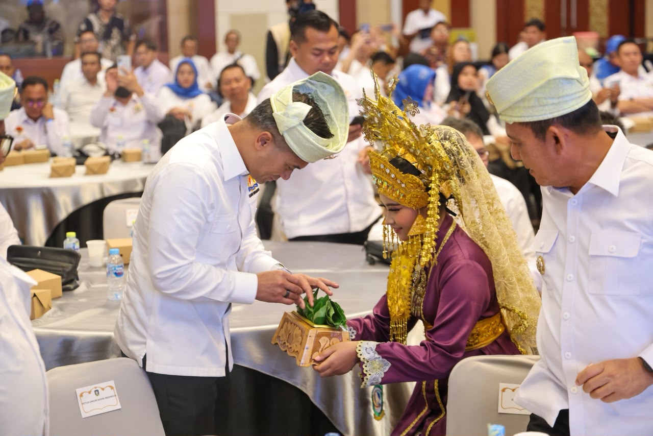 Gubernur Ansar Hadiri Pengukuhan KADIN Kepri 2026–2031, Dorong Kolaborasi Perkuat Ekonomi Daerah dan Nasional