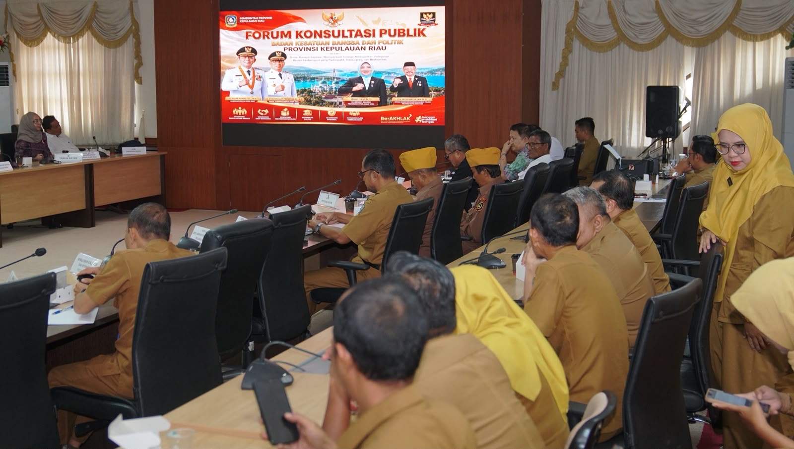 Sekda Misni Buka Forum Konsultasi Publik Bakesbangpol Kepri
Wadah Serap Aspirasi Publik