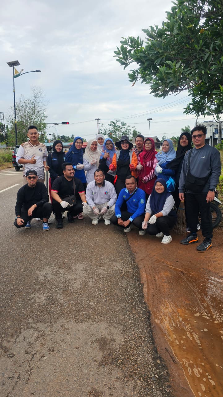 Kamis Sehat, Lingkungan Bersih dengan Gotong Royong 