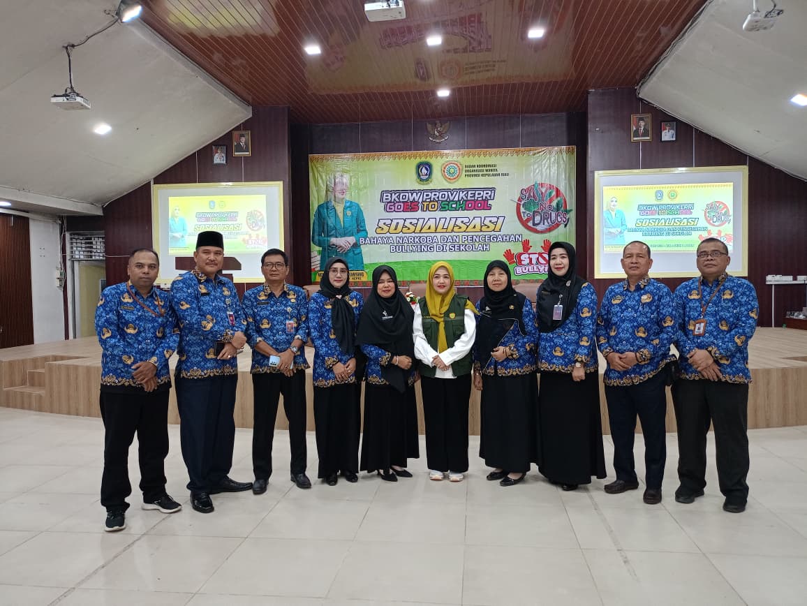BKOW Kepri Goes to School, Nenny Nyanyang Ajak Pelajar Jauhi Narkoba dan Bullying