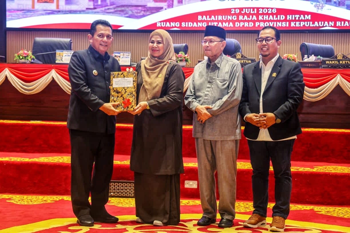 Ranperda Pertanggungjawaban APBD Provinsi Kepri TA 2025 Disahkan Menjadi Perda
