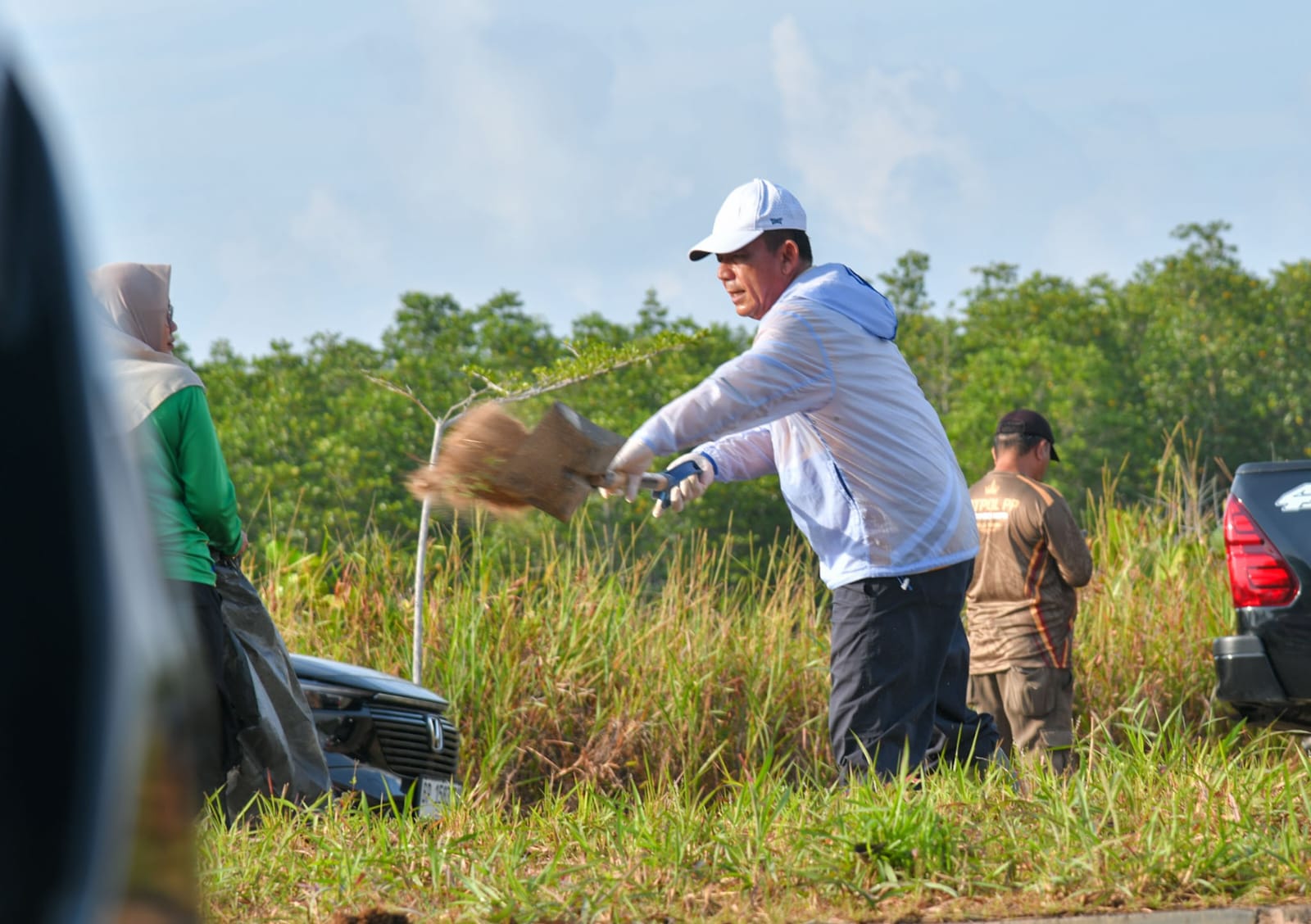 Pemprov Kepri Gelar Kamis Bersih, Gubernur Ansar Pimpin Gotong Royong di Bukit Bestari