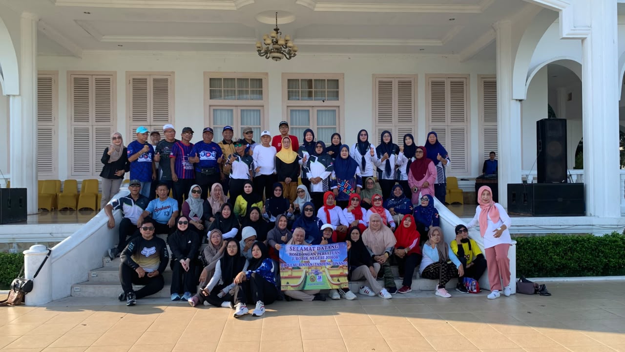 Kunjungan Silaturahmi Rombongan J. Robik Negeri Johor Pererat Hubungan Persaudaraan Melalui Senam Bersama di Tanjungpinang