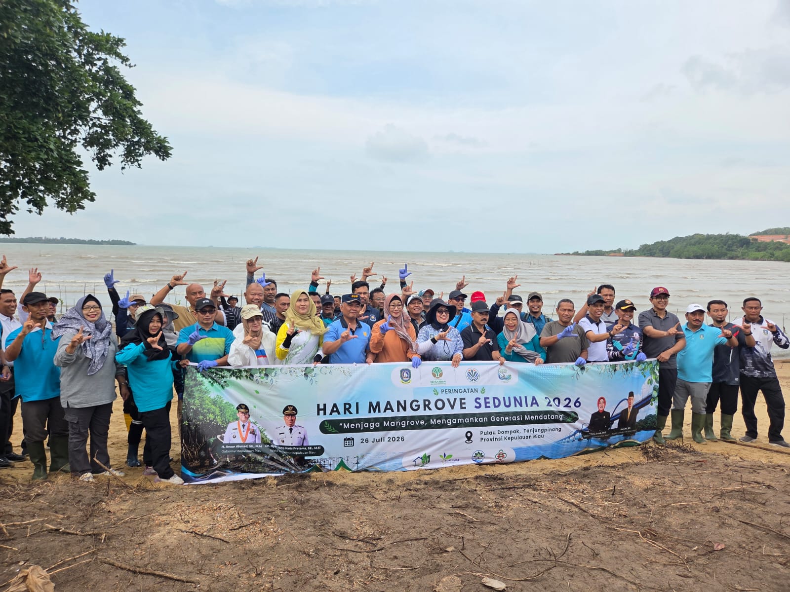 Kepala BKD dan KORPRI Provinsi Kepulauan Riau Ikuti Aksi Penanaman Mangrove Serentak Peringati Hari Mangrove Sedunia Tahun 2026