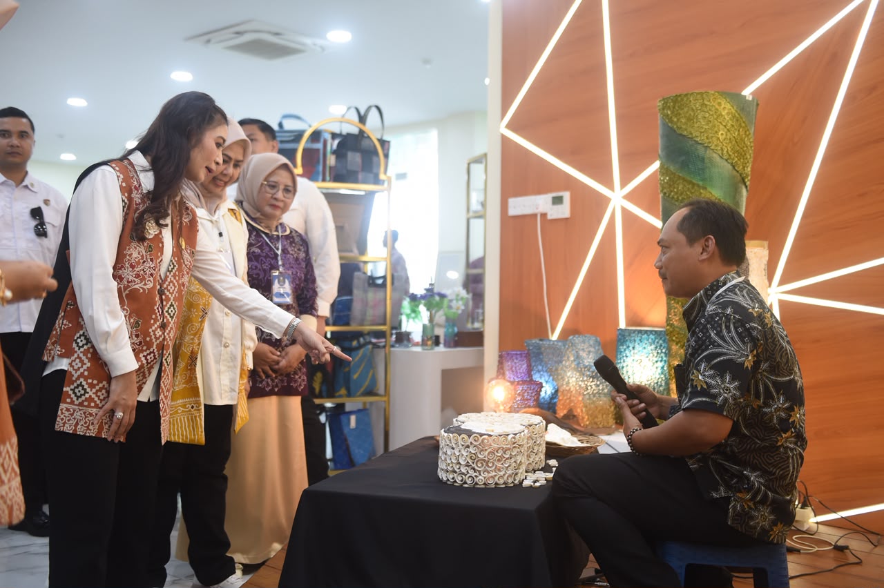 Ketum Dekranas RI Selvi Ananda Kunjungi Dekranasda Kepri