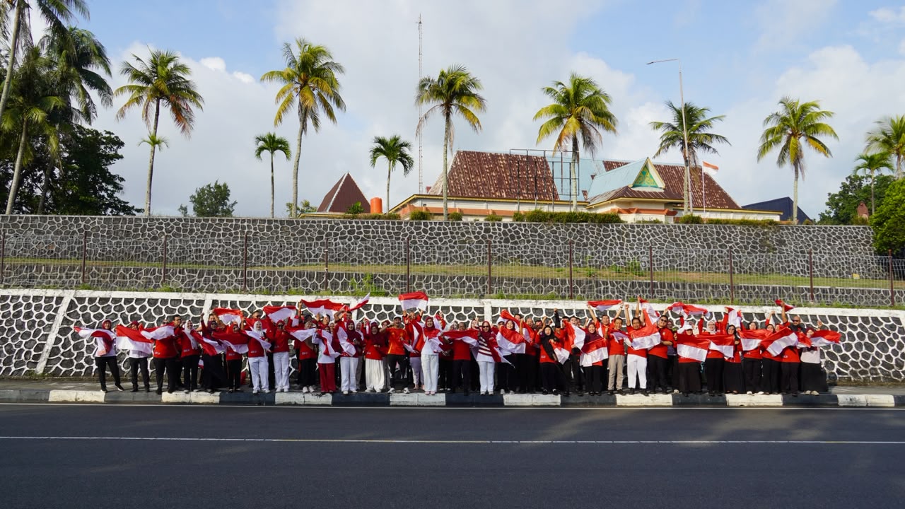 Seluruh ASN BKD dan KORPRI Provinsi Kepulauan Riau Semarakkan Gerakan Pembagian Bendera Merah Putih Tahun 2026