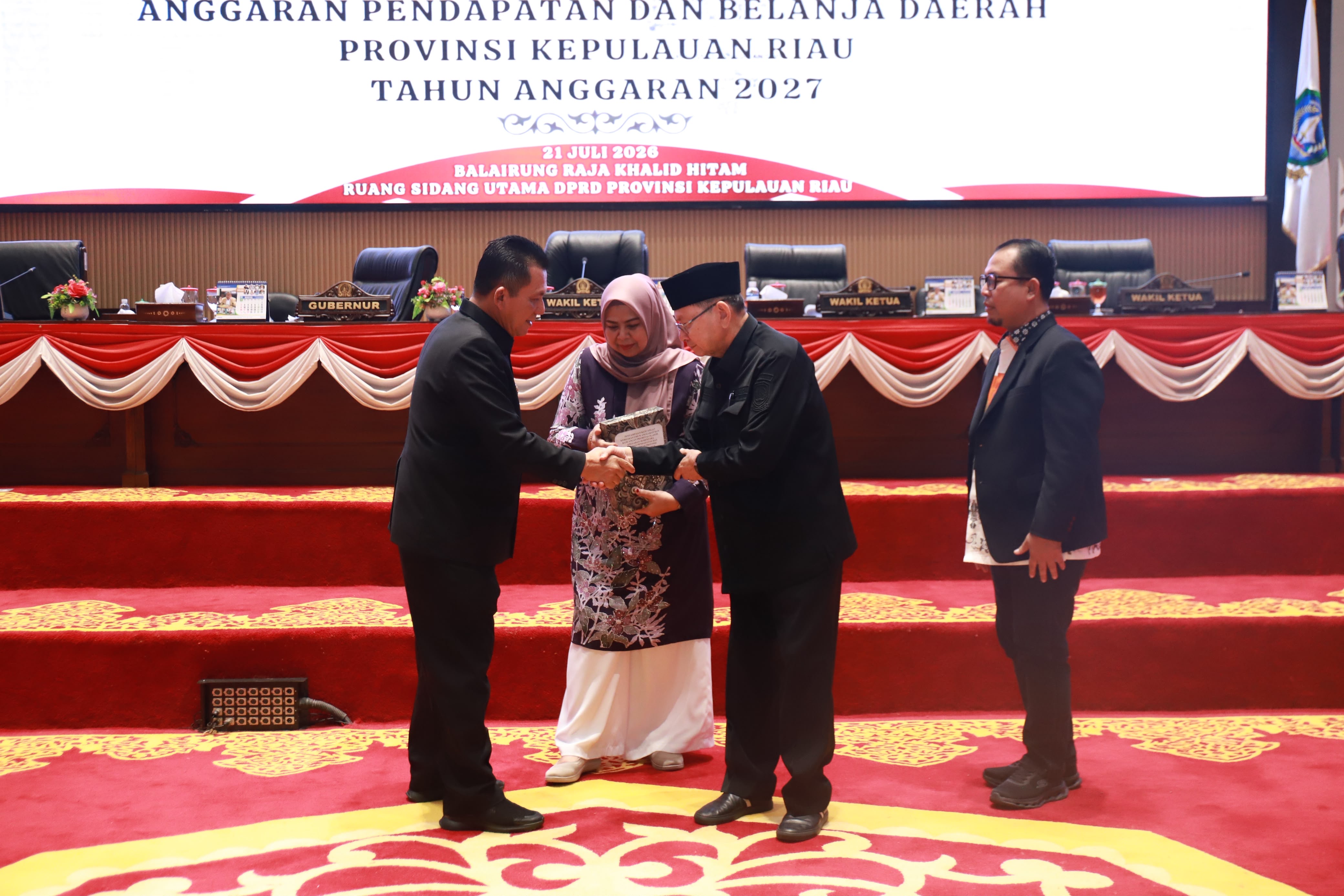 Gubernur Ansar Sampaikan KUA-PPAS APBD Kepri 2027, Fokus Perkuat Pertumbuhan Ekonomi dan Kesejahteraan Masyarakat