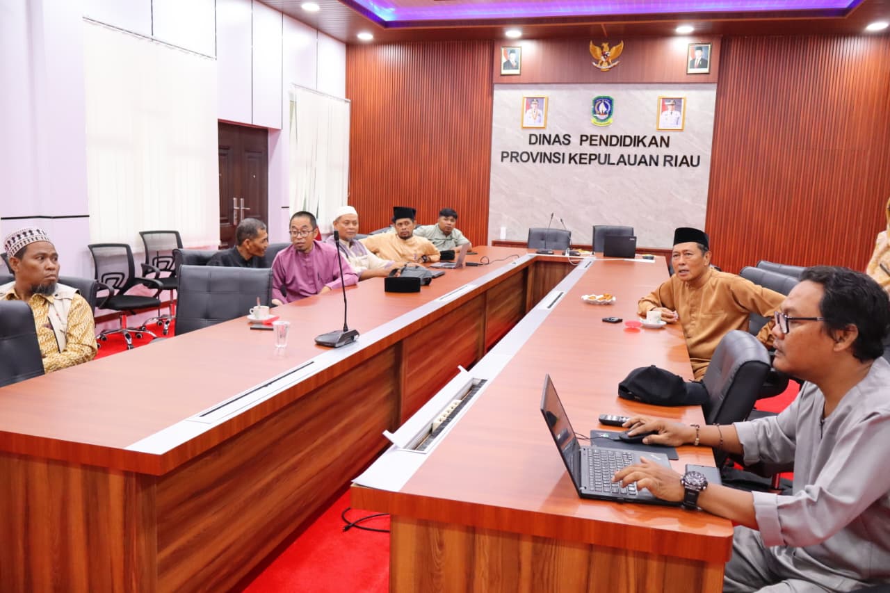 Disdik Kepri Matangkan Persiapan Pengumuman SPMB Tahap 2
Tahun Ajaran 2026/2027

