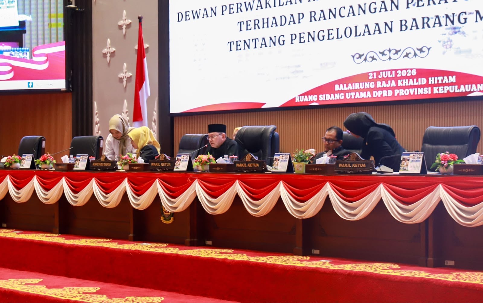 Sekdaprov Kepri Sampaikan Jawaban Pemerintah terhadap Pandangan Fraksi DPRD atas Ranperda BMD