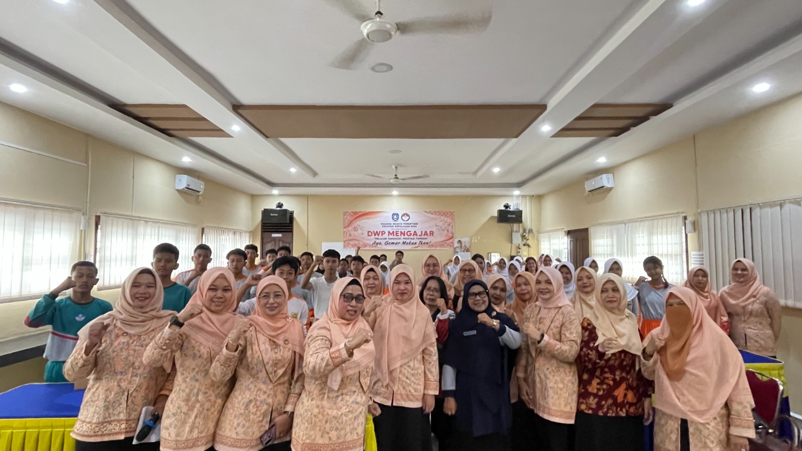 DWP Kelompok 5 Gelar “DWP Mengajar”, Kenalkan Gemar Makan Ikan dan Budikdamber kepada Siswa SMPN 7 Tanjungpinang
