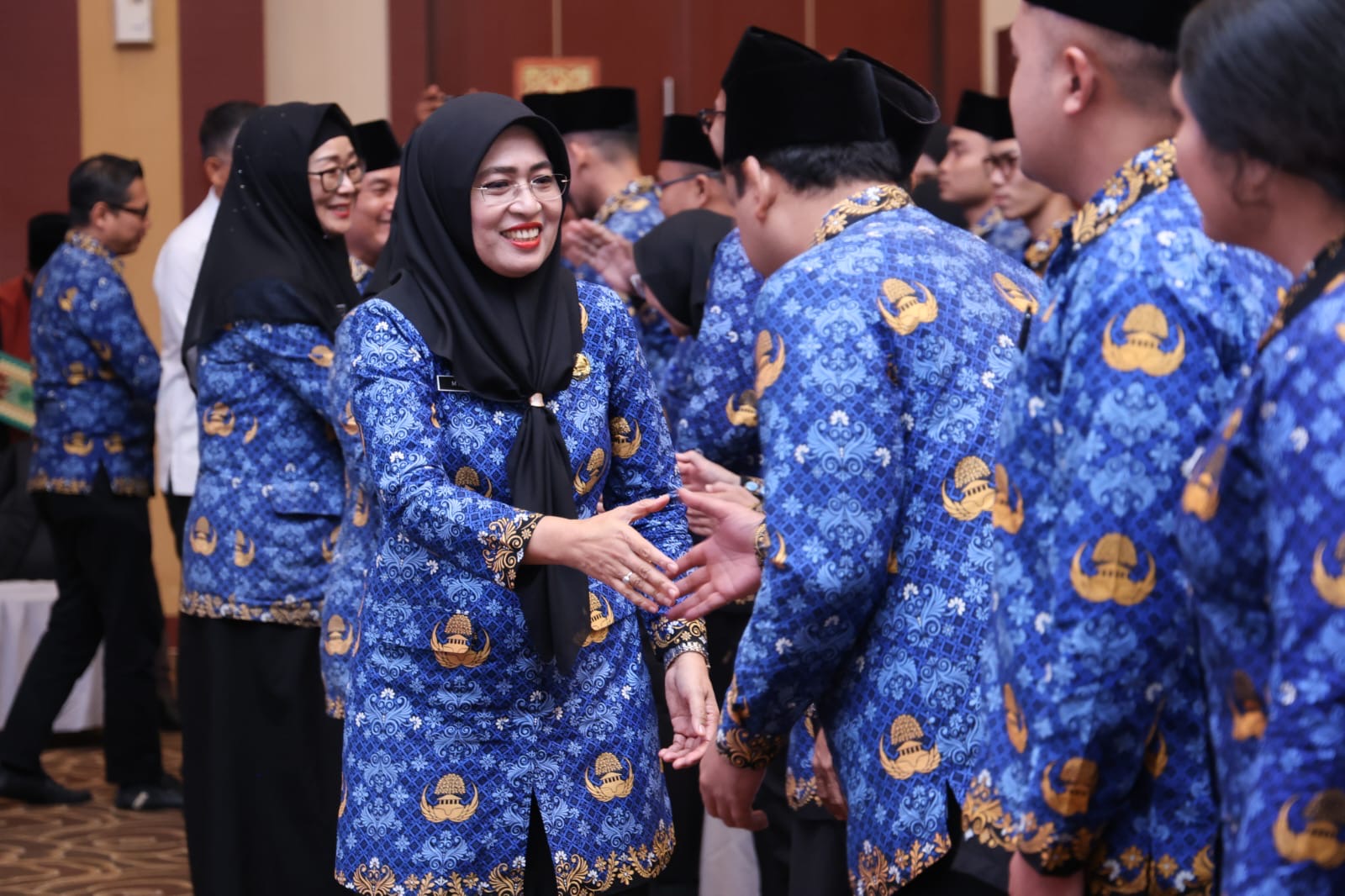 Sekdaprov Misni Lantik 79 PNS dan 105 Pejabat Fungsional, Tegaskan ASN BerAKHLAK Jadi Kunci Kemajuan Kepri