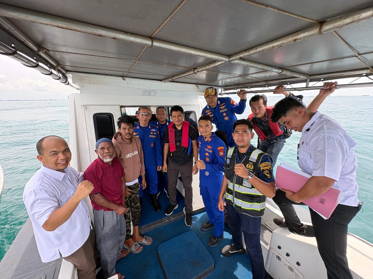 DKP Prov Kepri dan Sat Polairud Barelang Jemput Dua Nelayan Batam yang Hanyut hingga Perairan Malaysia