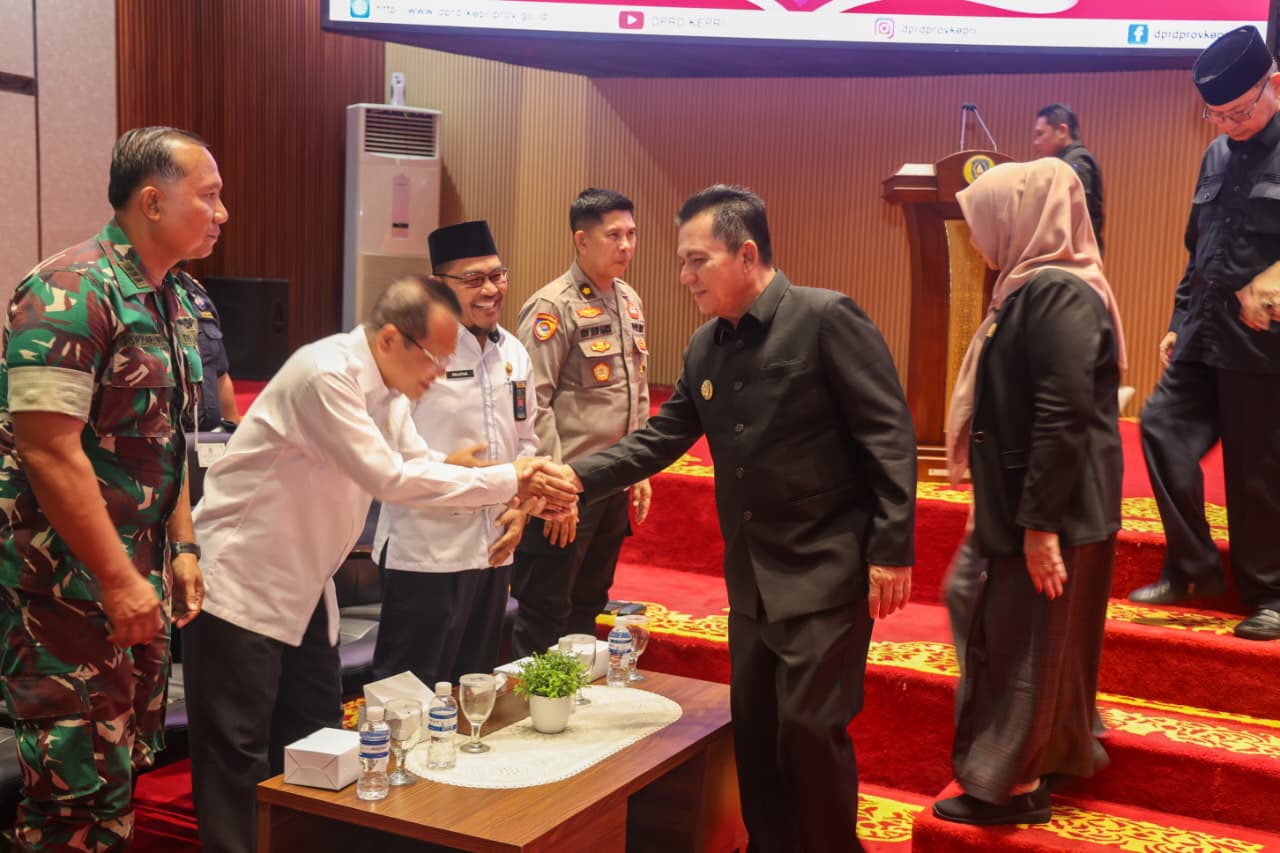 Gubernur Ansar Sampaikan Ranperda Penyelenggaraan Peternakan dan Kesehatan Hewan di Paripurna DPRD Kepri