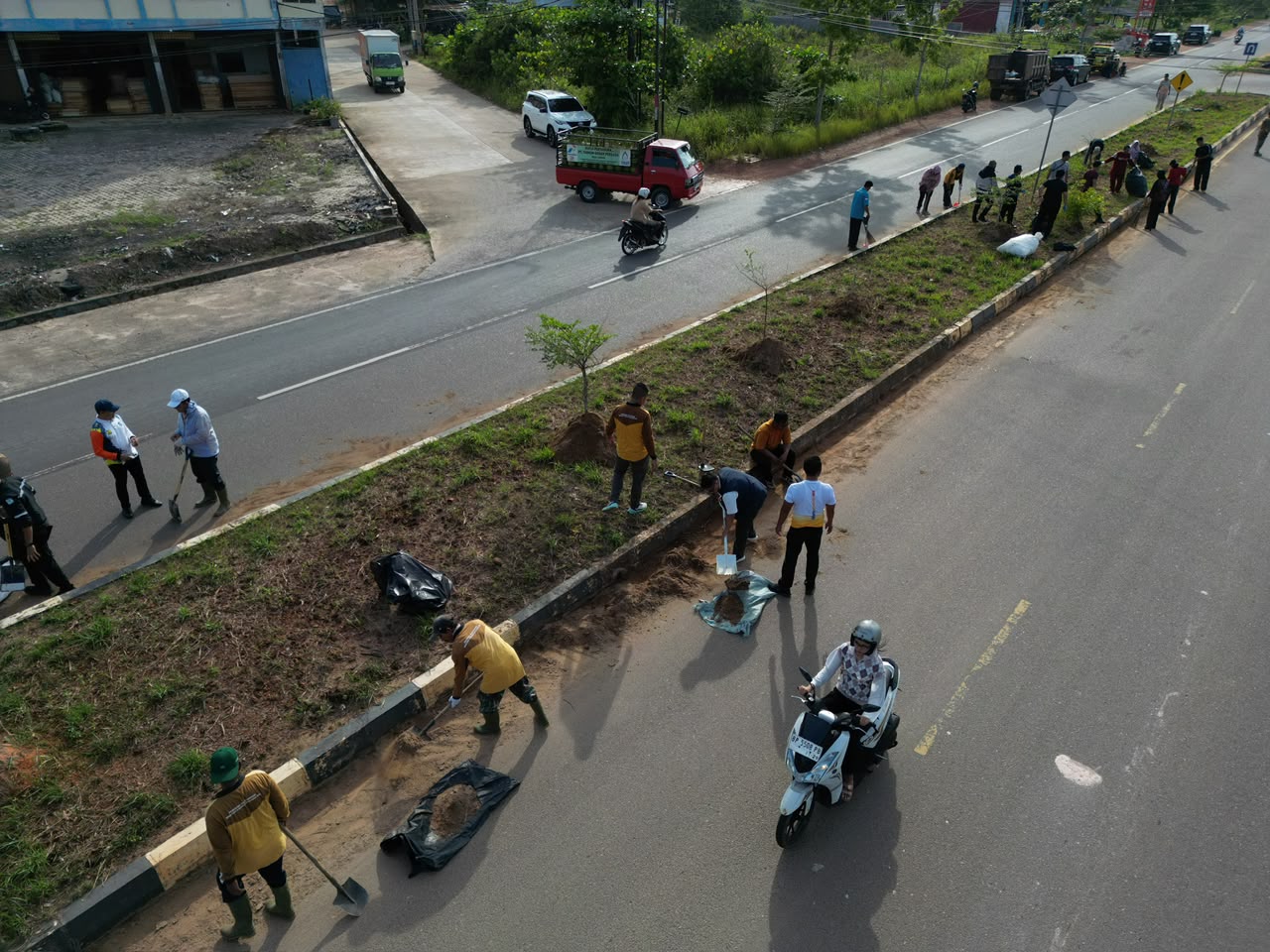Pemprov Kepri Gelar Kamis Bersih, Gubernur Ansar Pimpin Gotong Royong di Bukit Bestari