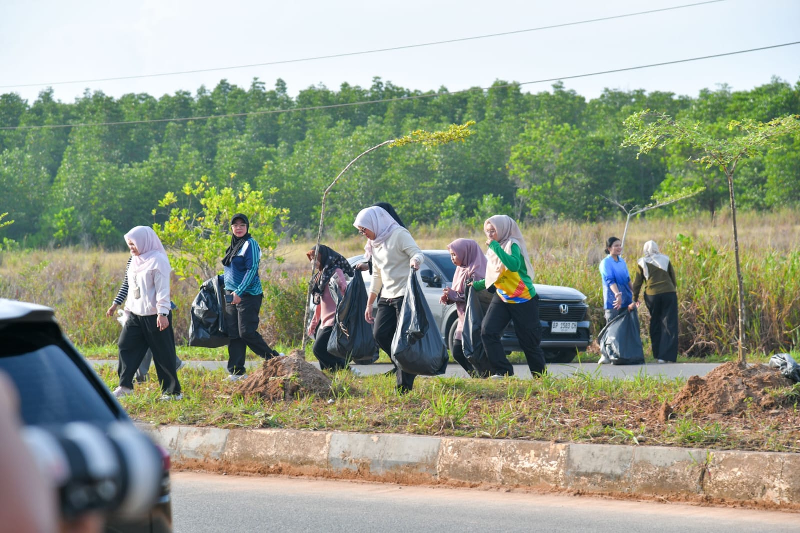 Pemprov Kepri Gelar Kamis Bersih, Gubernur Ansar Pimpin Gotong Royong di Bukit Bestari