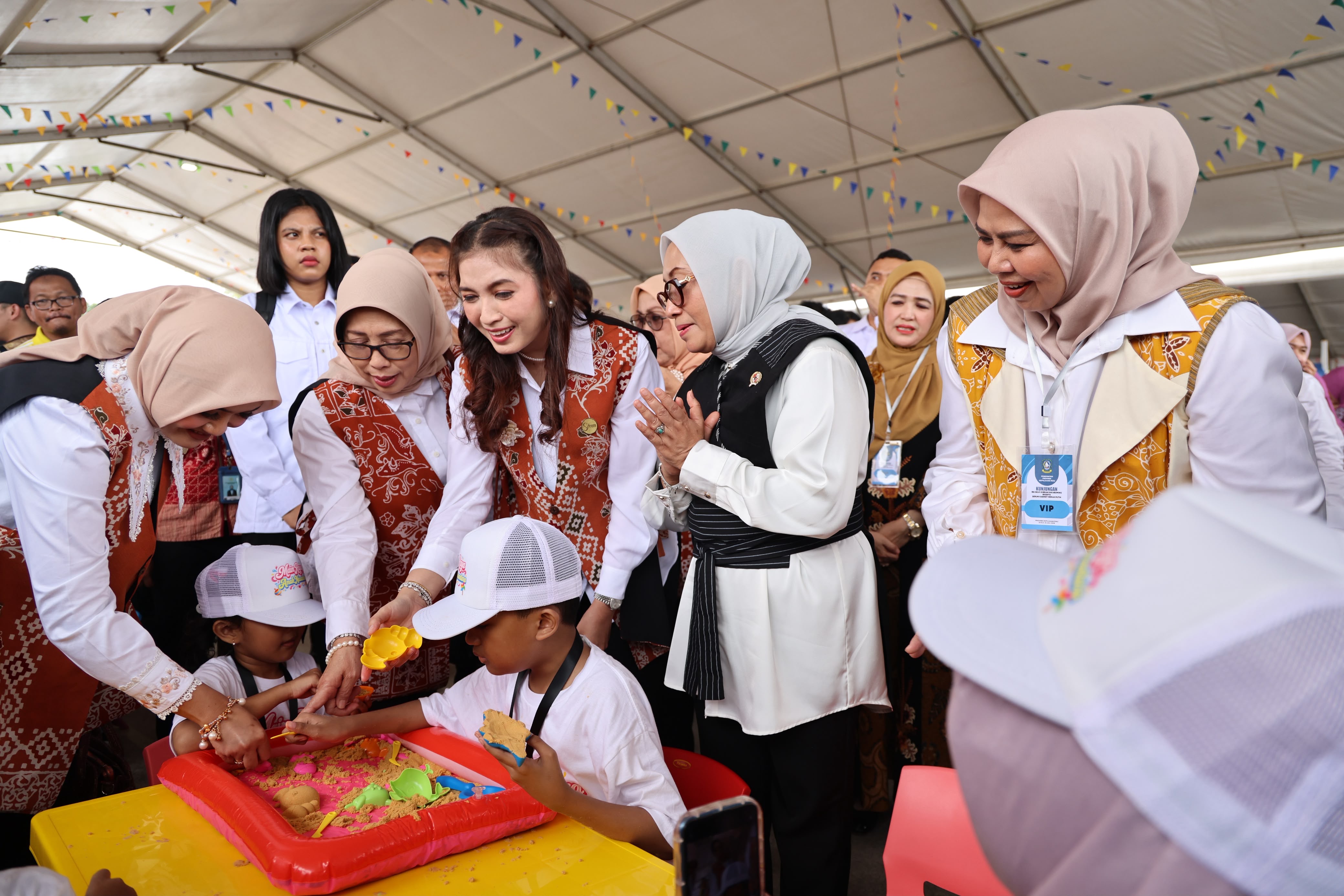 Selvi Gibran Bersama Seruni Kabinet Merah Putih Hadiri Puncak Hari Anak Nasional 2026 di Kepri