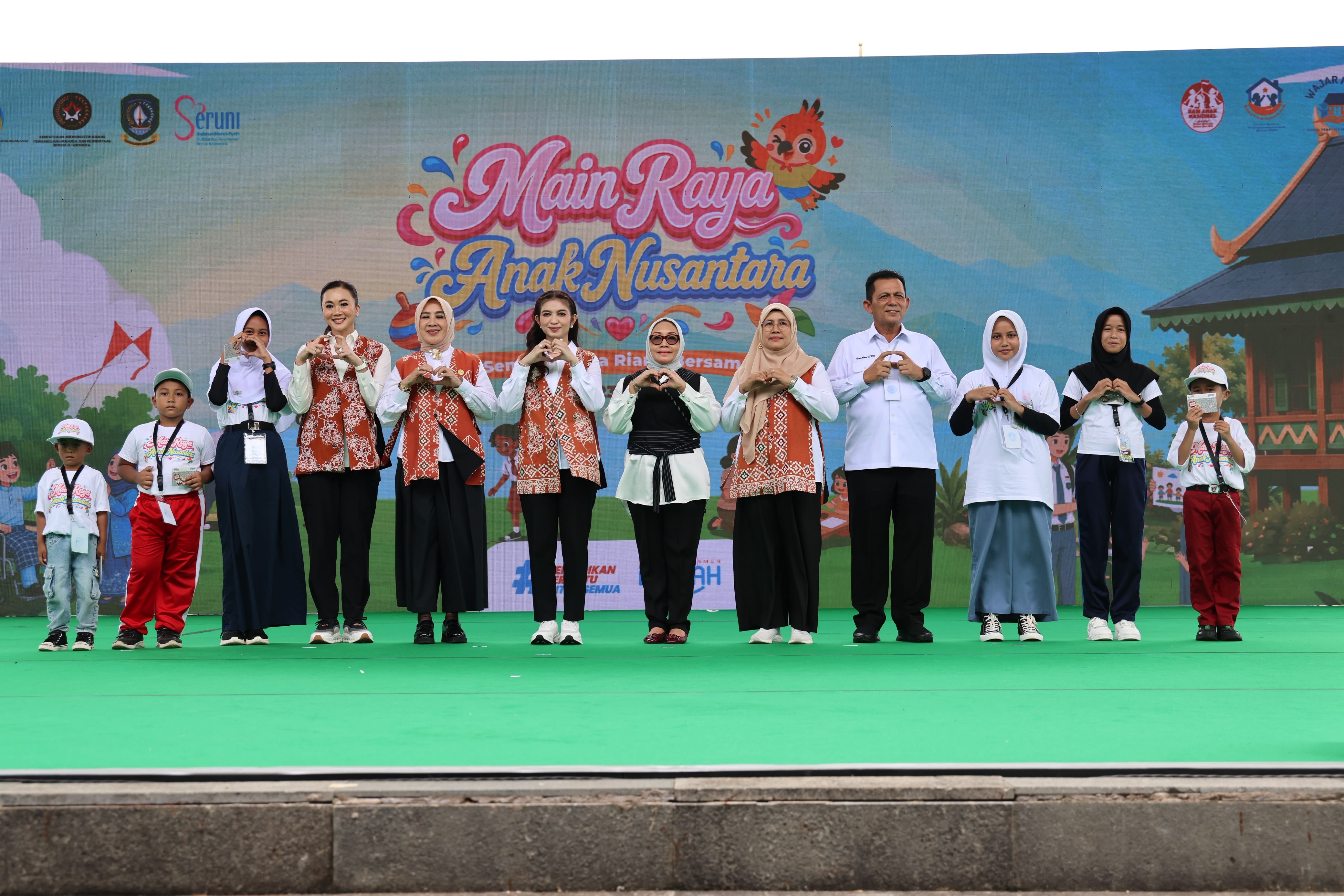 Selvi Gibran Bersama Seruni Kabinet Merah Putih Hadiri Puncak Hari Anak Nasional 2026 di Kepri