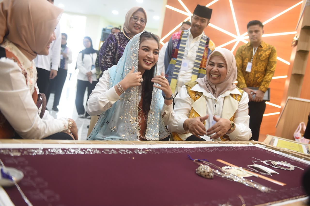 Ketum Dekranas RI Selvi Ananda Kunjungi Dekranasda Kepri