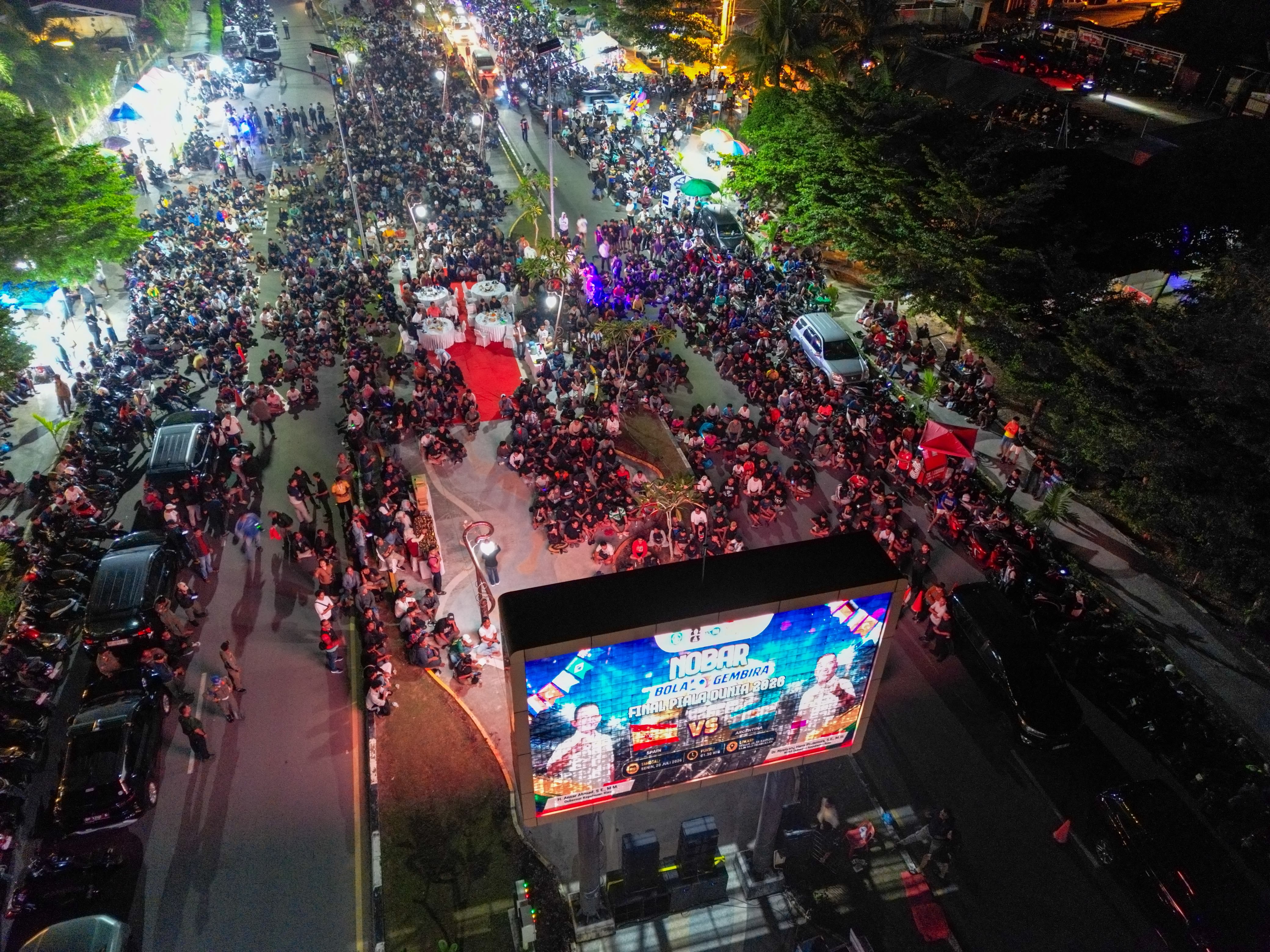 Antusiasme Warga Meriahkan Nobar Final Piala Dunia 2026 Bersama Gubernur Ansar Ahmad