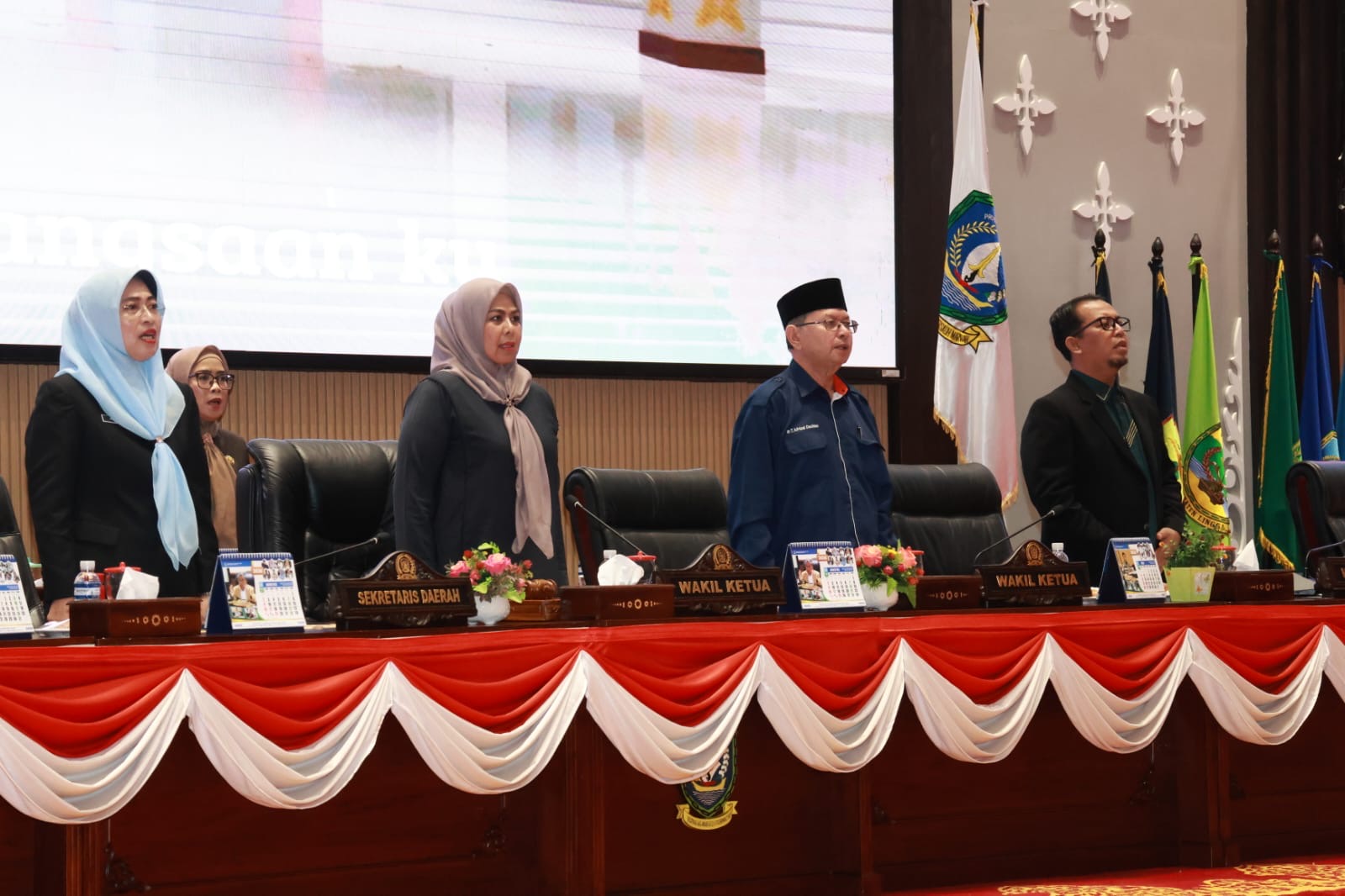 Sekda Misni Jawab Pandangan Umum Fraksi DPRD terhadap Ranperda Penyelenggaraan Peternakan dan Kesehatan Hewan