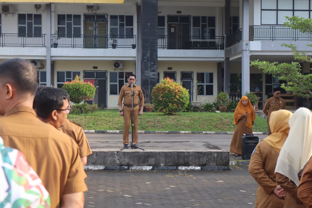 Apel Senin Pagi, Suhadi Ajak Pegawai Disdik Kepri Tingkatkan Disiplin dan Kualitas Kinerja