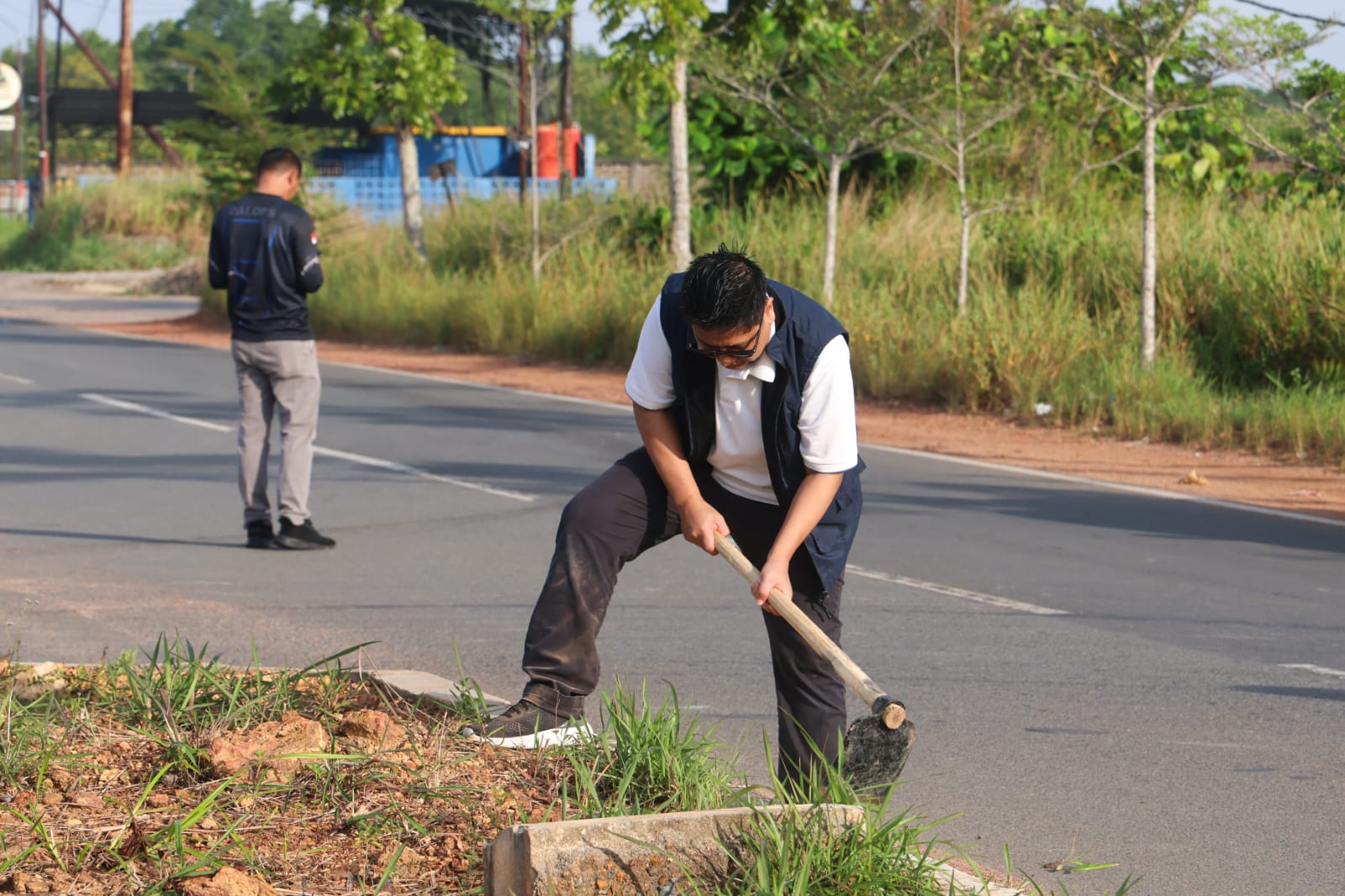 Pemprov Kepri Gelar Kamis Bersih, Gubernur Ansar Pimpin Gotong Royong di Bukit Bestari