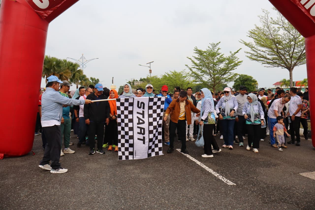 Dilepas Gubernur Ansar Ahmad, Jajaran Dinas Pendidikan Kepri Semarakkan Jalan Santai