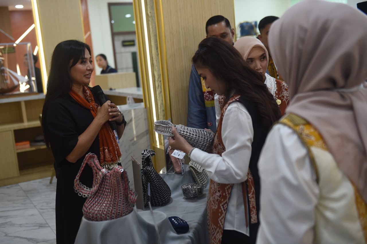 Ketum Dekranas RI Selvi Ananda Kunjungi Dekranasda Kepri