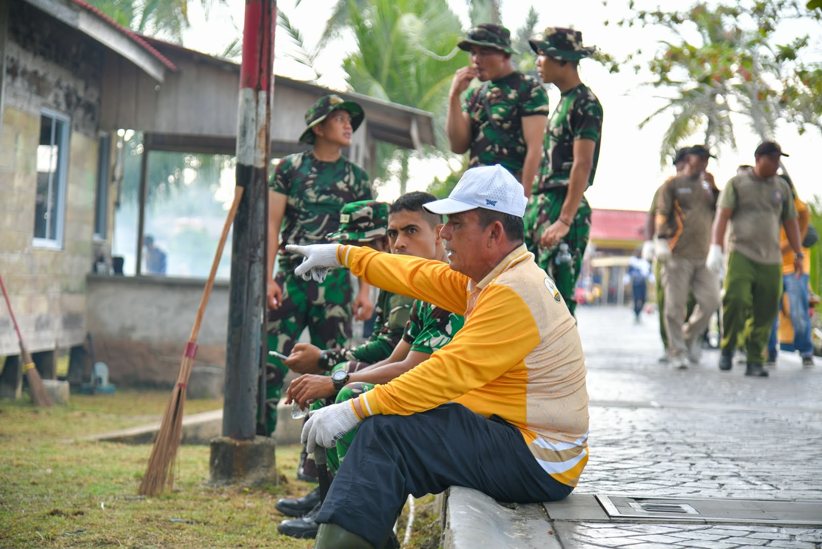 Gubernur Ansar Pimpin Gotong Royong di Pulau Penyengat