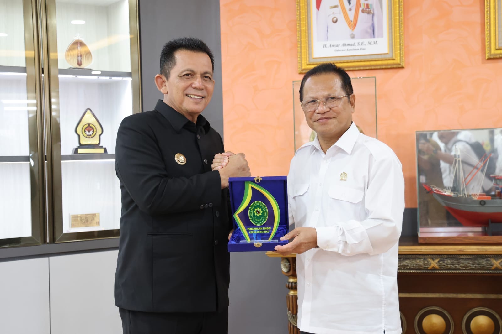 Gubernur Ansar Terima Silaturahmi Ketua Pengadilan Tinggi Kepri Jelang Pindah Tugas