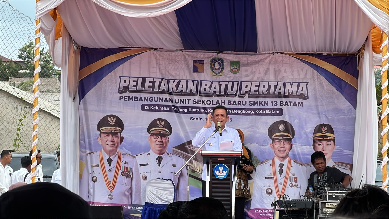 Gubernur Ansar Ahmad Letakkan Batu Pertama SMKN 13 Batam