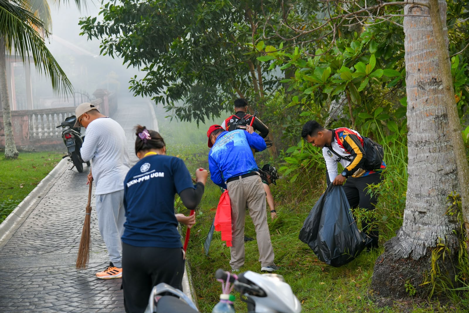 Gubernur Ansar Pimpin Gotong Royong di Pulau Penyengat