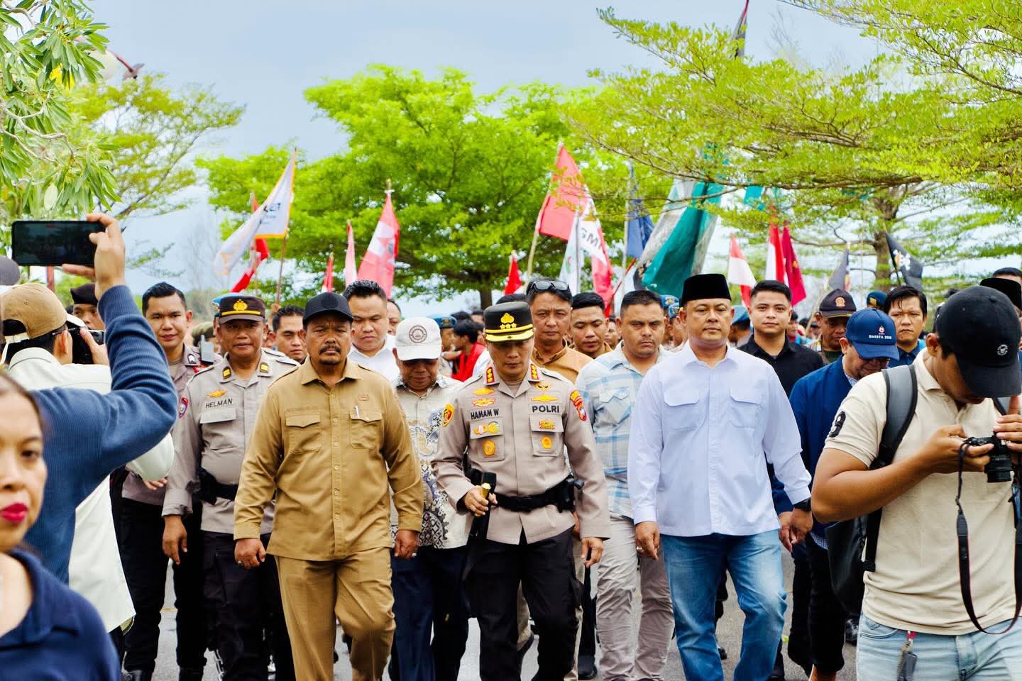 Kepala Badan Kesbangpol Kepri Dampingi Ketua DPRD Kepri Terima Aksi Unjuk Rasa Damai