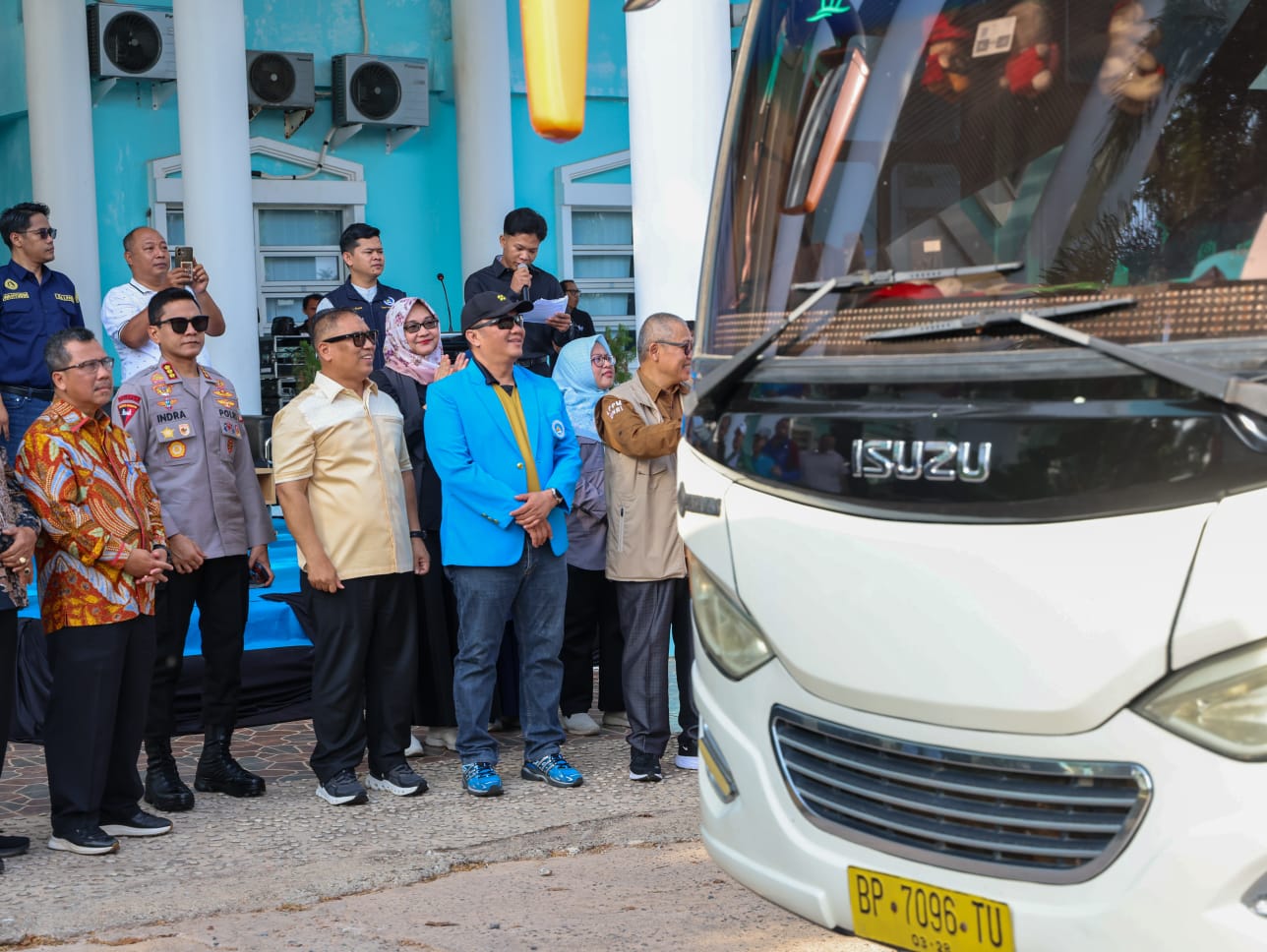 Wagub Nyanyang Lepas 1.336 Mahasiswa KKN UMRAH, Siap Mengabdi dan Berkontribusi untuk Masyarakat Kepri