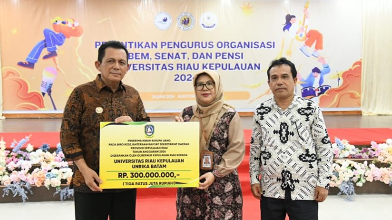 Kepala Bakesbangpol Provinsi Kepulauan Riau Dampingi Gubernur Kepri Pada acara Pelantikan Pengurus Organisasi BEM, SENAT dan PENSI Universitas Riau Kepulauan (UNRIKA)