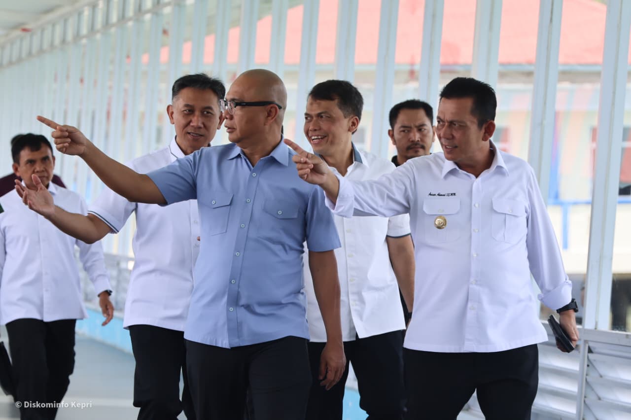 Gubernur Ansar Dampingi JAM-Intel Kejagung Jelajahi Sejarah Pulau Penyengat