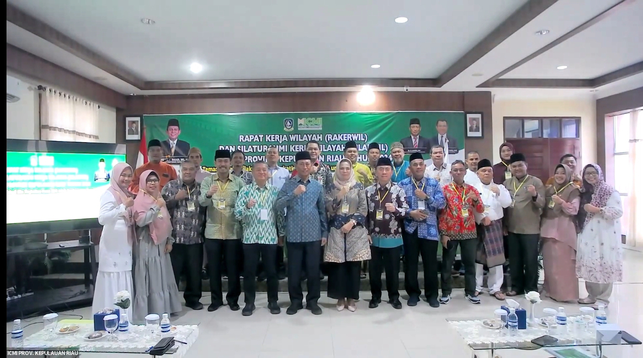 Kepala Badan Kesbangpol Dr. Darson Pimpin Sidang Pleno Rakerwil dan Silakwil ICMI Kepulauan Riau