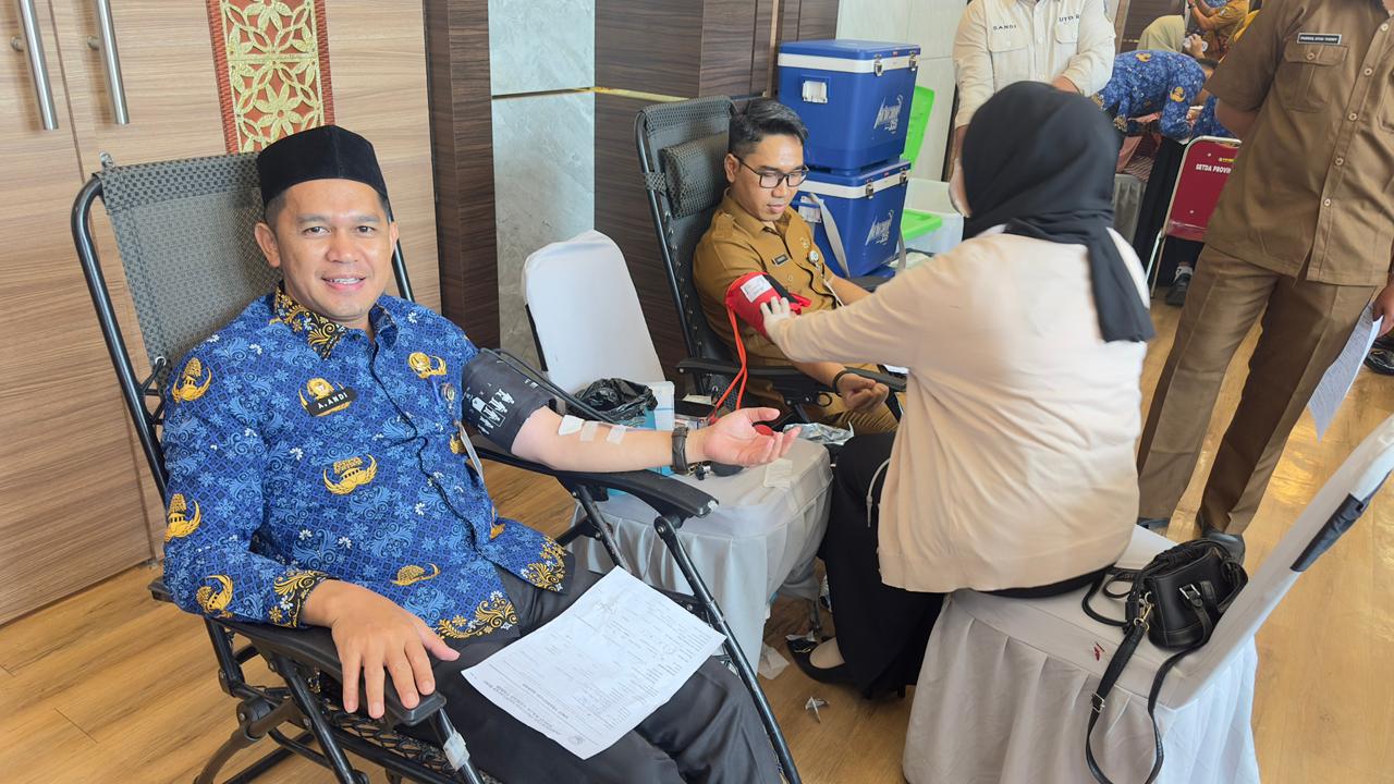 ASN Badan Kesbangpol Kepri Ikut Donor Darah Hari Pahlawan Ke-80