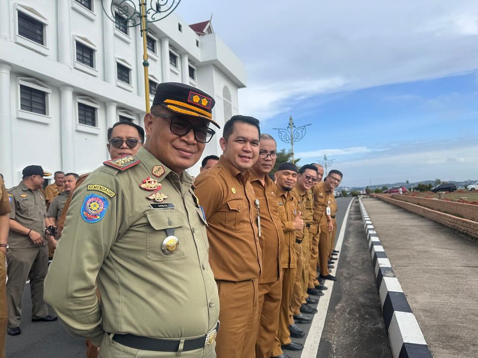 Pejabat dan Staf Badan Kesbangpol Kepri Hadiri Apel Senin Pagi dalam Rangka Akhir Tahun