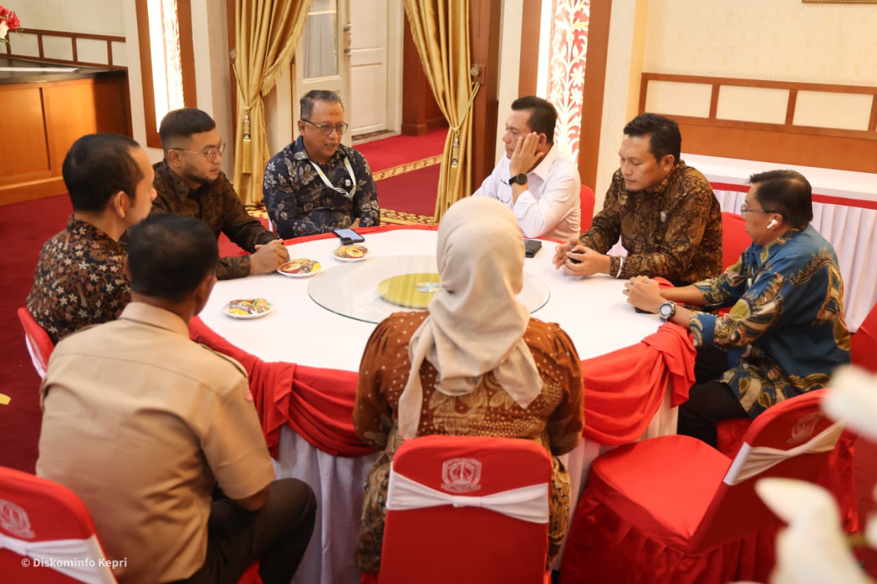 Gubernur Ansar Bahas Penguatan Internet dan Green Energy Bersama PLN Icon Plus