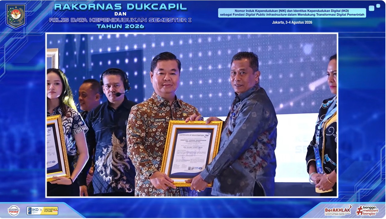 DINAS PEMBERDAYAAN MASYARAKAT DAN DESA, KEPENDUDUKAN DAN PENCATATAN SIPIL PROVINSI KEPULAUAN RIAU MENERIMA SERTIFIKAT ISO/IEC 27001:2022