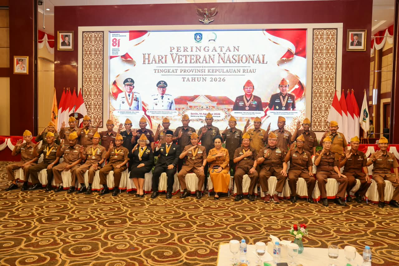 Wagub Nyanyang Terima Anugerah Bintang Veteran pada Peringatan Hari Veteran Nasional 2026
