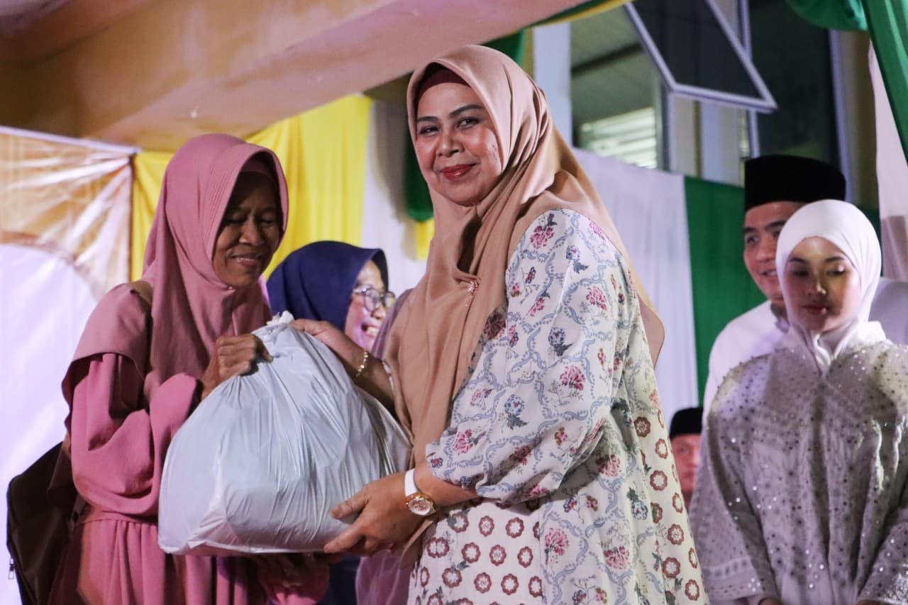 Dewi Ansar Ajak Masyarakat Teladani Akhlak Rasulullah pada Peringatan Maulid Nabi di Bintan
