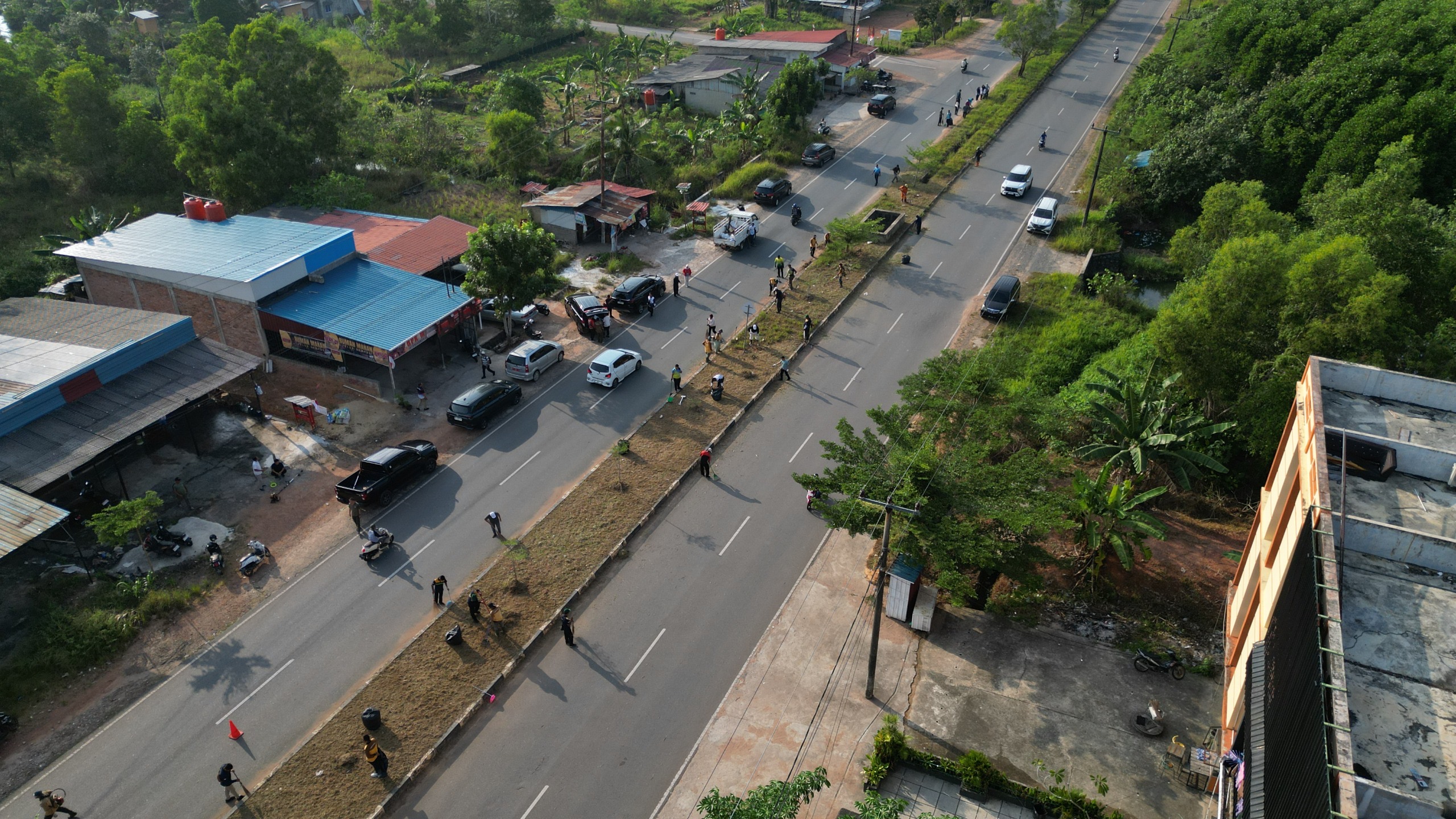 Gubernur Ansar Kembali Pimpin Gotong Royong, Ajak Warga Jaga Kebersihan