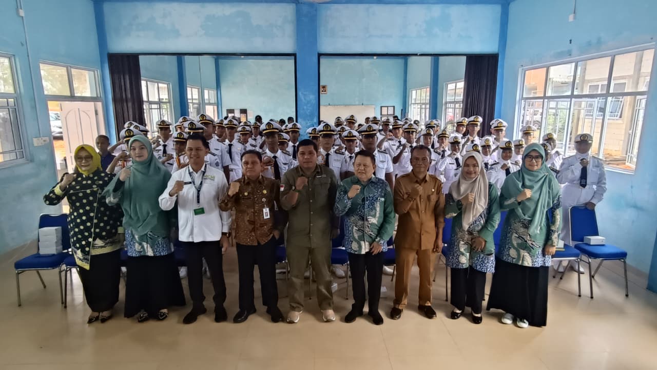 Sekretaris Badan Kesbangpol Kepri Aludin Andi, jadi Moderator Seminar yang Digelar ICMI bersama FKPT Kepri