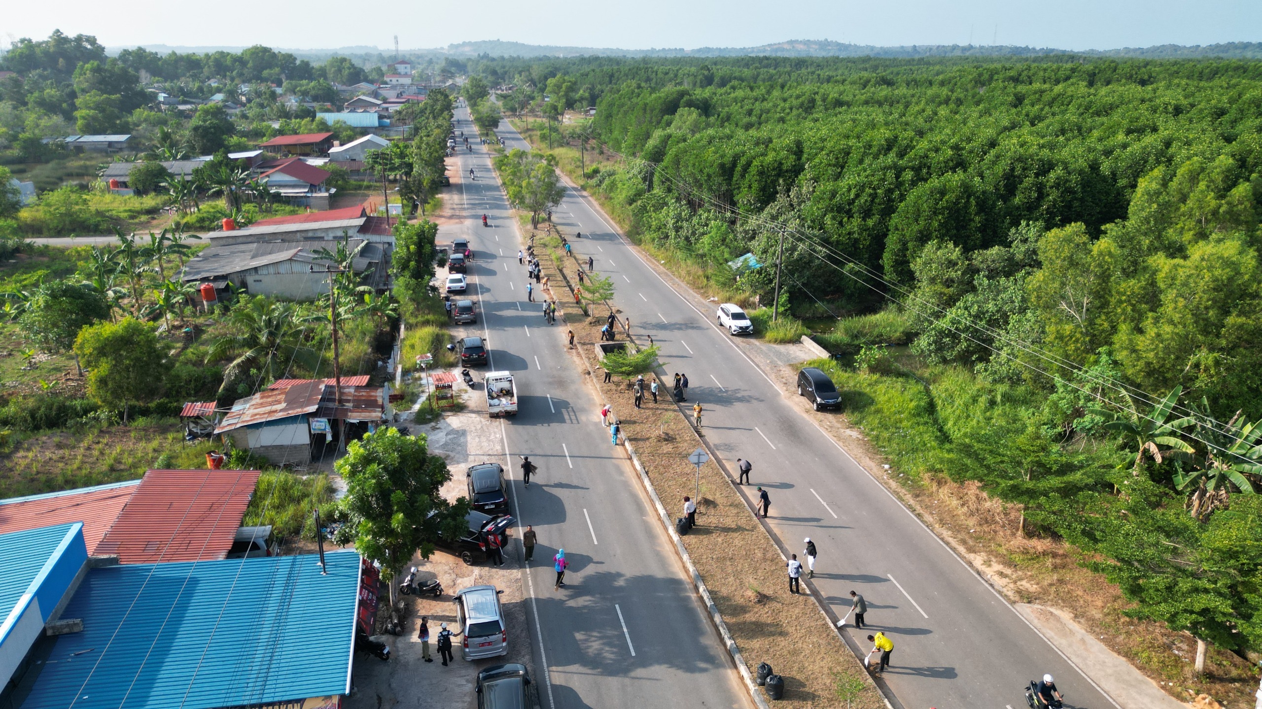 Gubernur Ansar Kembali Pimpin Gotong Royong, Ajak Warga Jaga Kebersihan